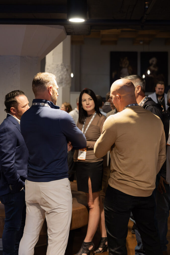 32-IQ1A0471