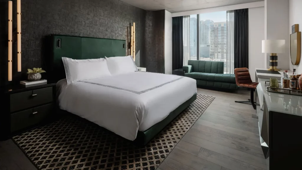 AUSTH-P0051-King-Guestroom